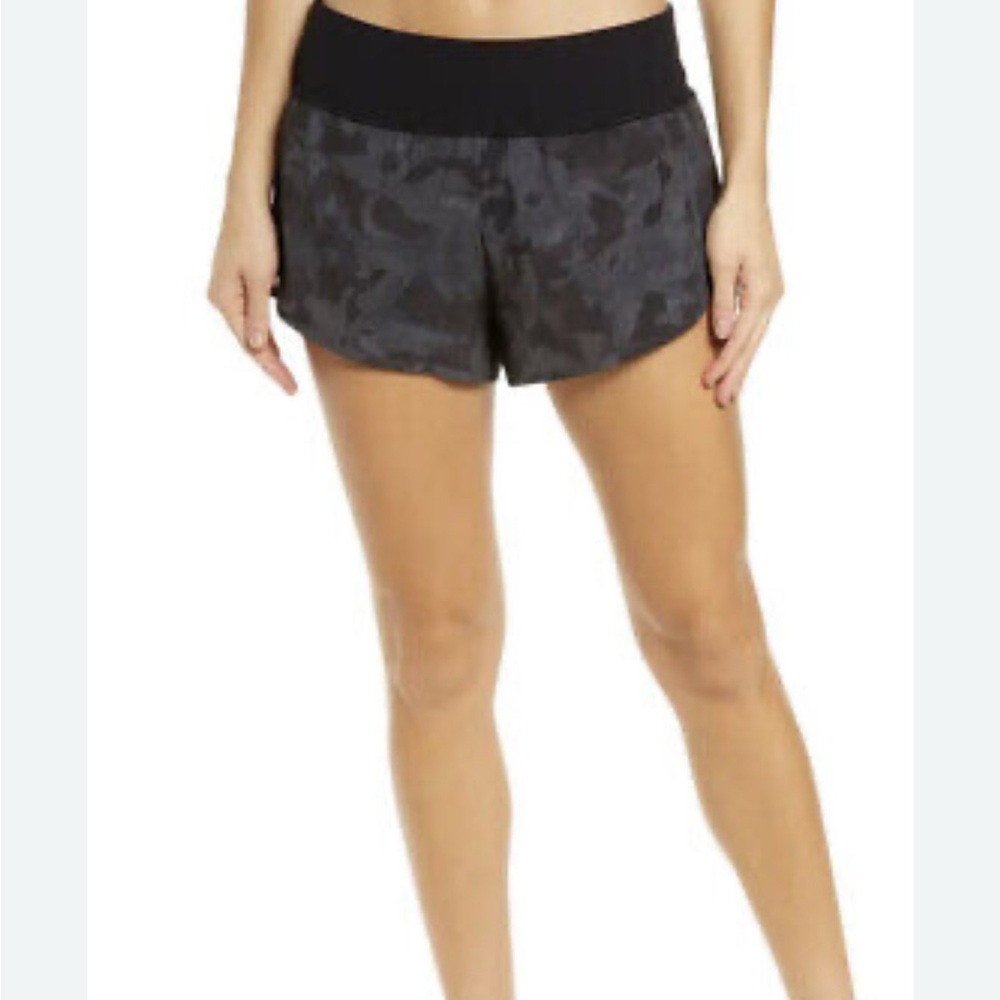 NWOT Zella Active Shorts XL